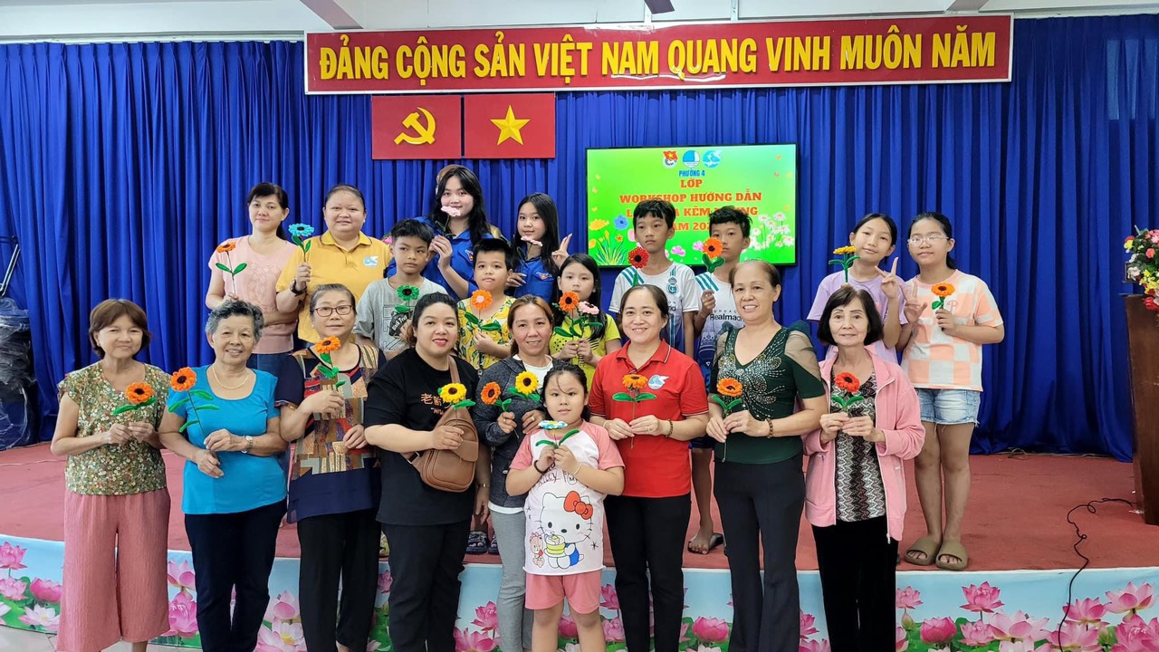 Phường 4 tổ chức lớp Workshop hướng dẫn làm hoa kẽm nhung cho đoàn viên, hội viên, thanh niên và thiếu nhi trên địa bàn phường